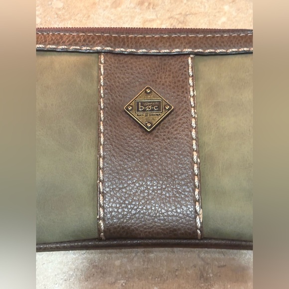 B. O. C. Clover hill crossbody bag and wristlet. - Picture 14 of 16